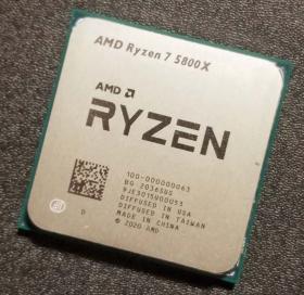 Intel Core i9-13950HX vs AMD Ryzen 7 5800X gaming benchmark